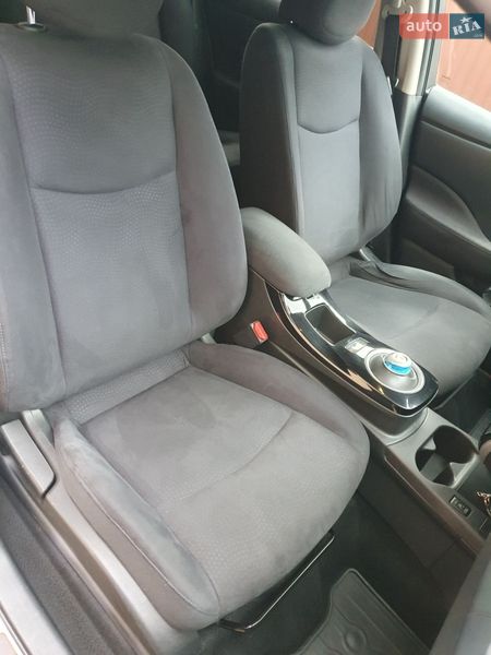 Хэтчбек Nissan Leaf 2013 в Горе