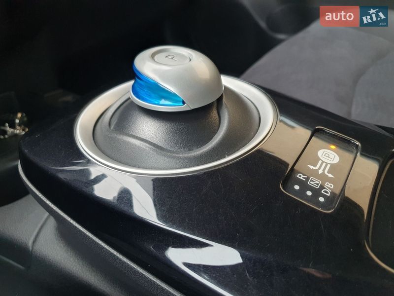 Хэтчбек Nissan Leaf 2013 в Горе