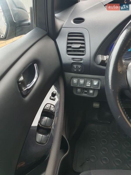 Хэтчбек Nissan Leaf 2013 в Горе