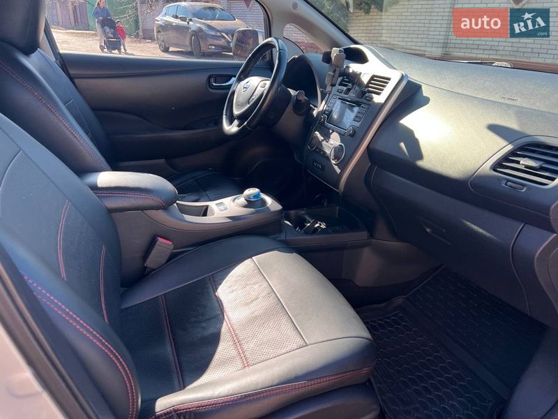 Хэтчбек Nissan Leaf 2017 в Киеве фото 7 Хэтчбек Nissan Leaf 2017 в Киеве