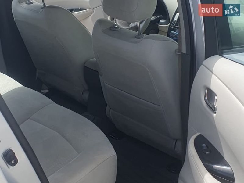 Хетчбек Nissan Leaf 2012 в Житомирі