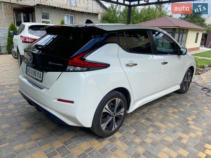 Хэтчбек Nissan Leaf 2022 в Днепре фото Хэтчбек Nissan Leaf 2022 в Днепре