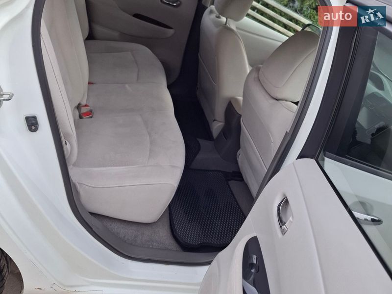 Хэтчбек Nissan Leaf 2013 в Золочеве фото 20 Хэтчбек Nissan Leaf 2013 в Золочеве