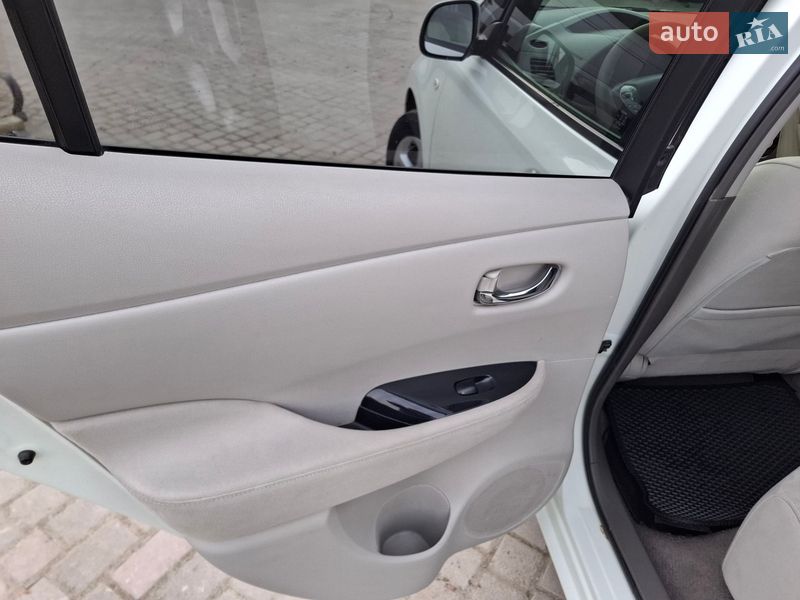 Хэтчбек Nissan Leaf 2013 в Золочеве фото 19 Хэтчбек Nissan Leaf 2013 в Золочеве