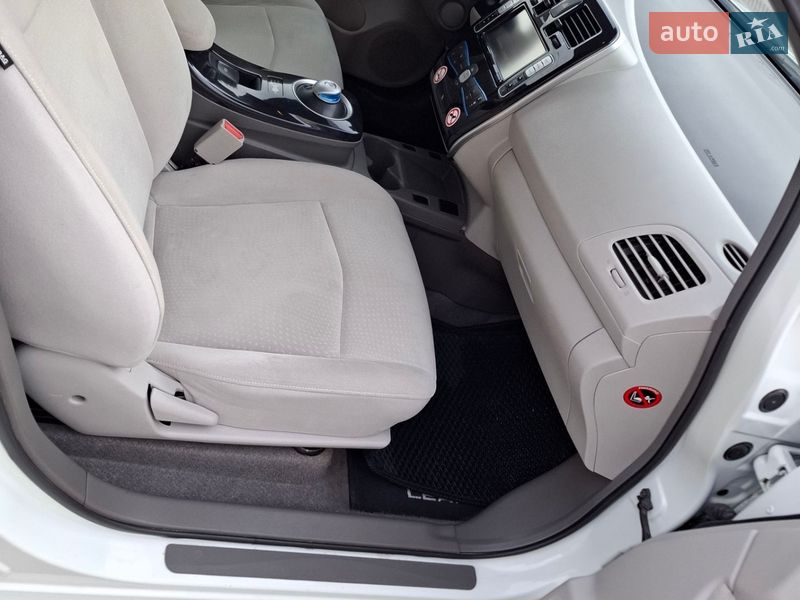 Хэтчбек Nissan Leaf 2013 в Золочеве фото 24 Хэтчбек Nissan Leaf 2013 в Золочеве