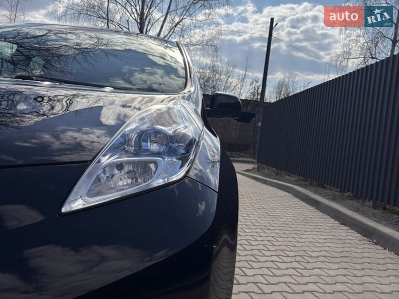 Хетчбек Nissan Leaf 2015 в Житомирі