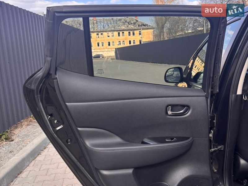 Хетчбек Nissan Leaf 2015 в Житомирі