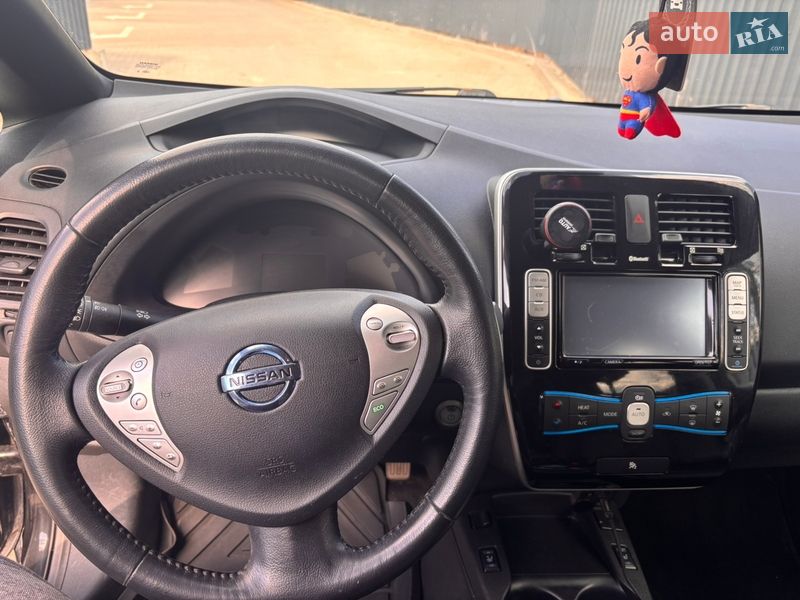 Хетчбек Nissan Leaf 2015 в Житомирі