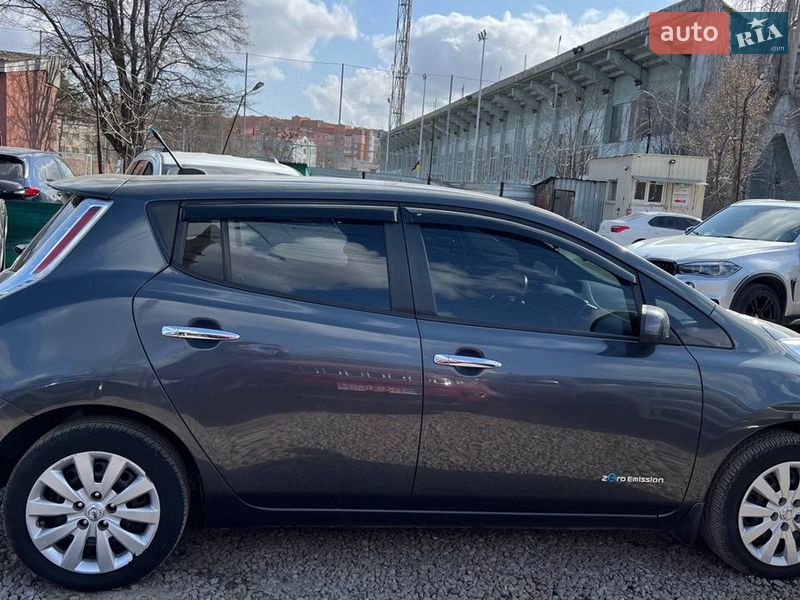 Хетчбек Nissan Leaf 2013 в Полтаві фото 7 Хетчбек Nissan Leaf 2013 в Полтаві