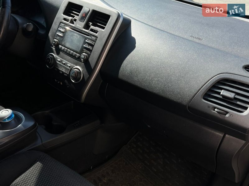 Хэтчбек Nissan Leaf 2015 в Днепре