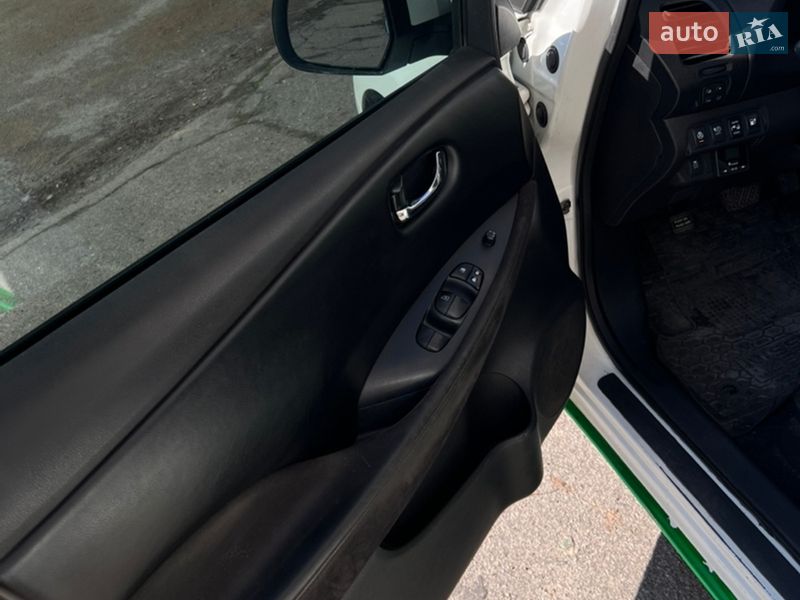 Хэтчбек Nissan Leaf 2015 в Днепре
