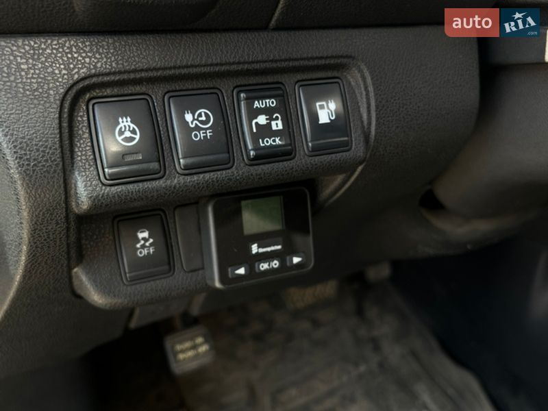 Хэтчбек Nissan Leaf 2015 в Днепре