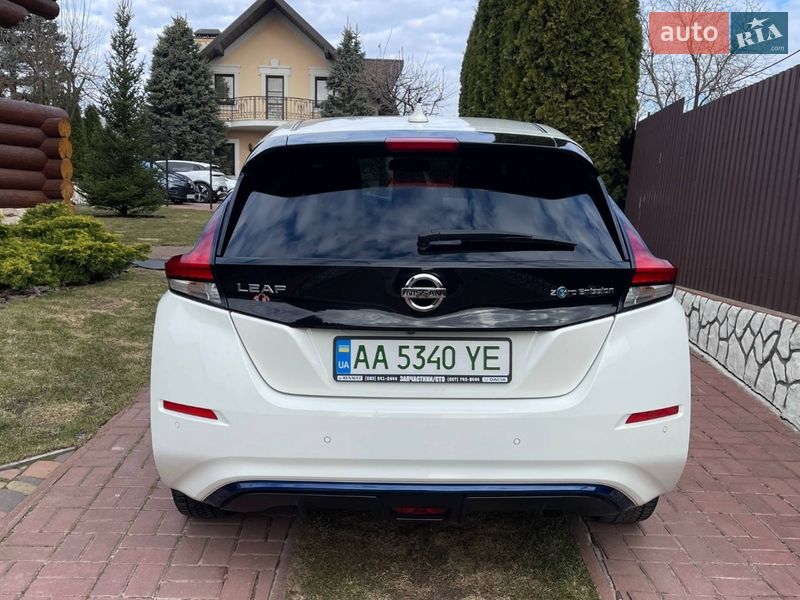Хэтчбек Nissan Leaf 2021 в Киеве