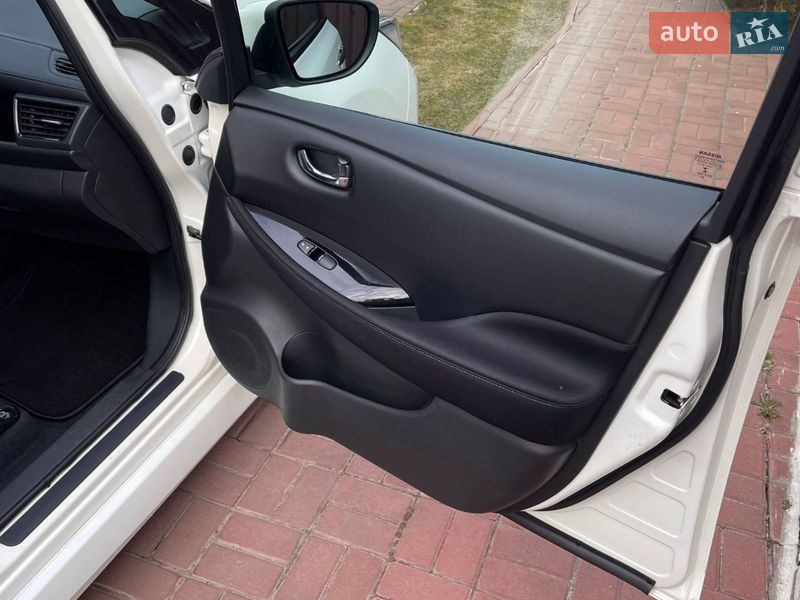 Хэтчбек Nissan Leaf 2021 в Киеве