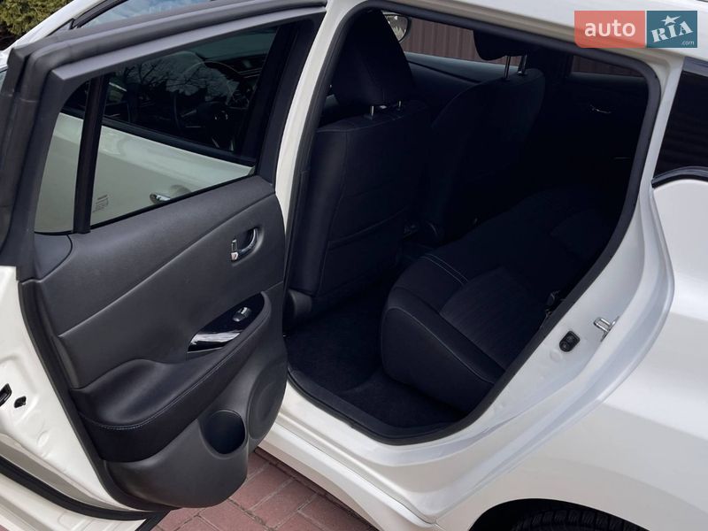 Хэтчбек Nissan Leaf 2021 в Киеве