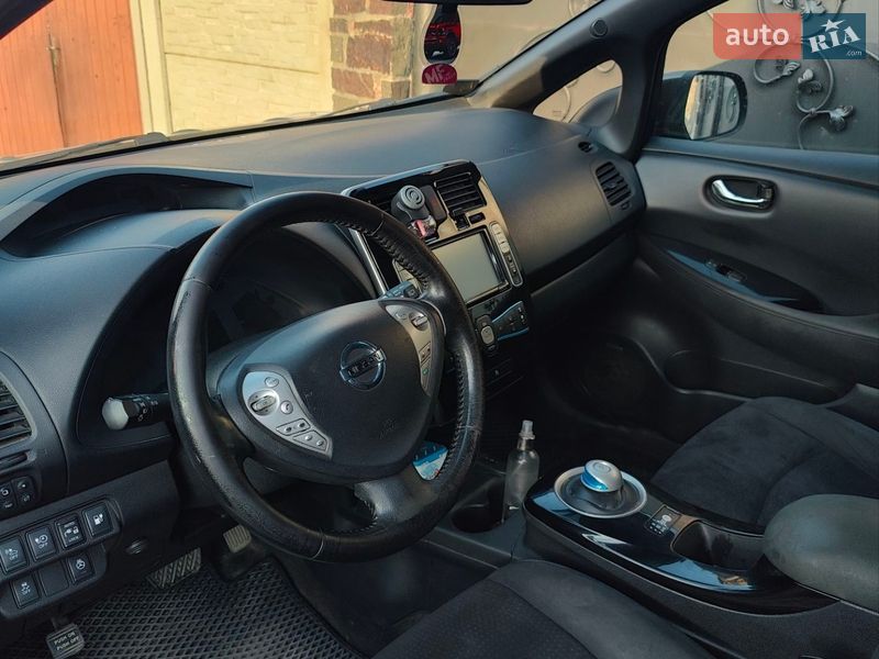Хэтчбек Nissan Leaf 2016 в Коростышеве