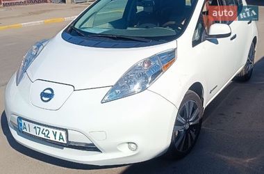 Хетчбек Nissan Leaf 2015 в Бучі