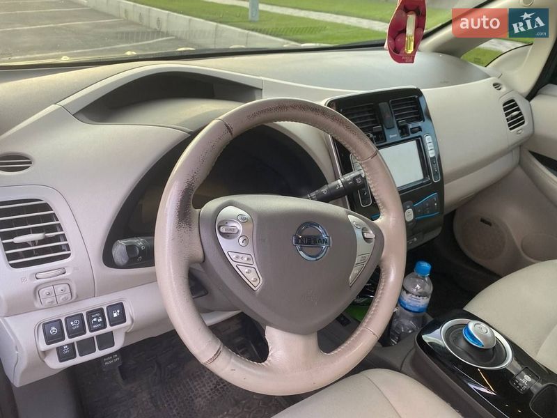 Хэтчбек Nissan Leaf 2014 в Запорожье