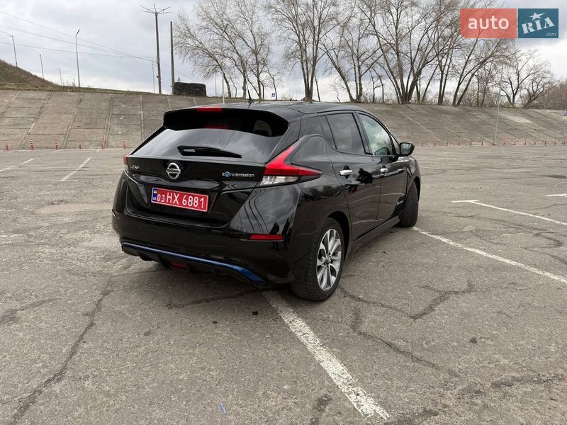 Хэтчбек Nissan Leaf 2018 в Киеве