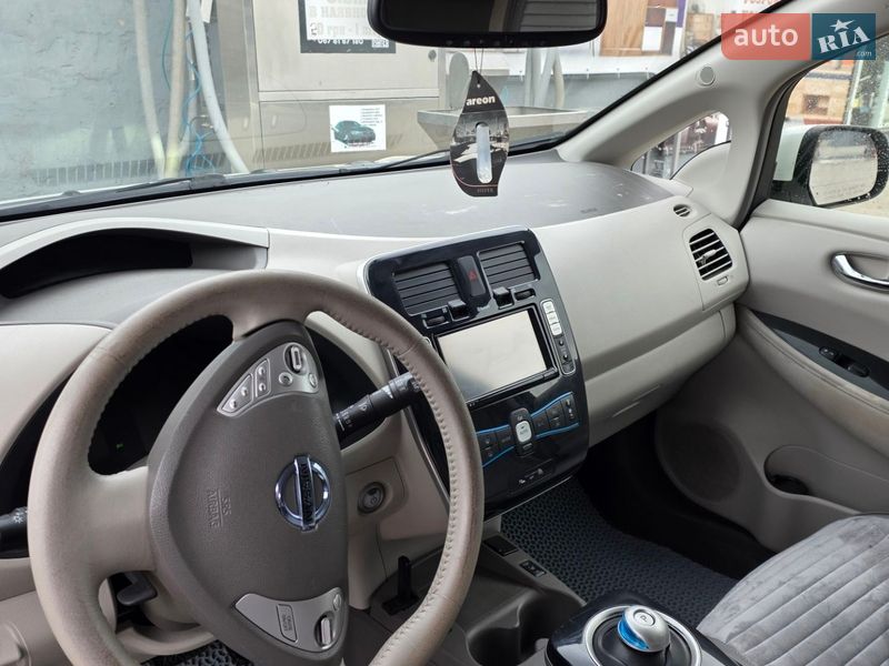 Хэтчбек Nissan Leaf 2011 в Подольске