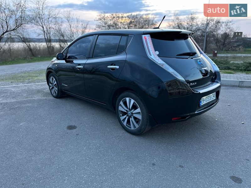 Хетчбек Nissan Leaf 2013 в Миколаєві