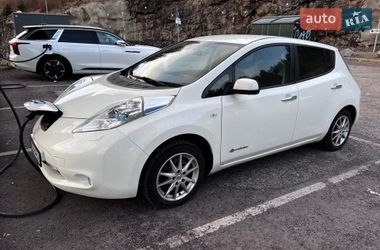 Хэтчбек Nissan Leaf 2016 в Умани