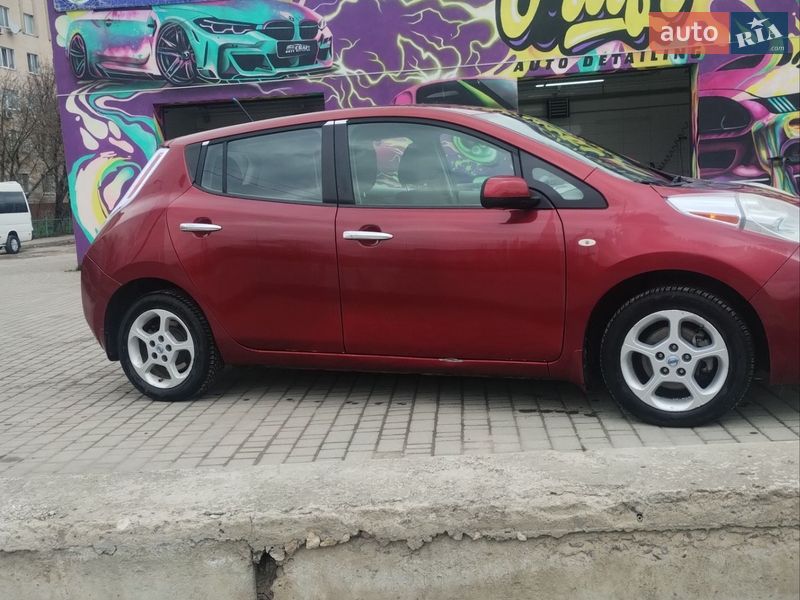 Хэтчбек Nissan Leaf 2012 в Каменец-Подольском фото 5 Хэтчбек Nissan Leaf 2012 в Каменец-Подольском
