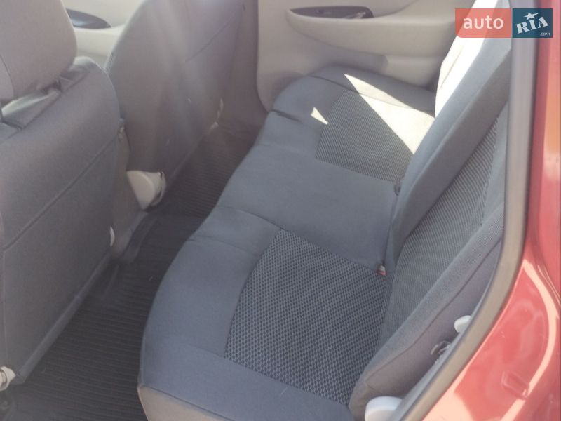 Хэтчбек Nissan Leaf 2012 в Каменец-Подольском фото 14 Хэтчбек Nissan Leaf 2012 в Каменец-Подольском