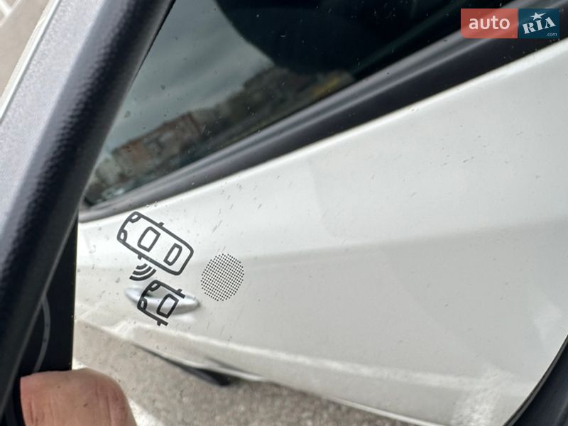 Хэтчбек Nissan Leaf 2018 в Черновцах