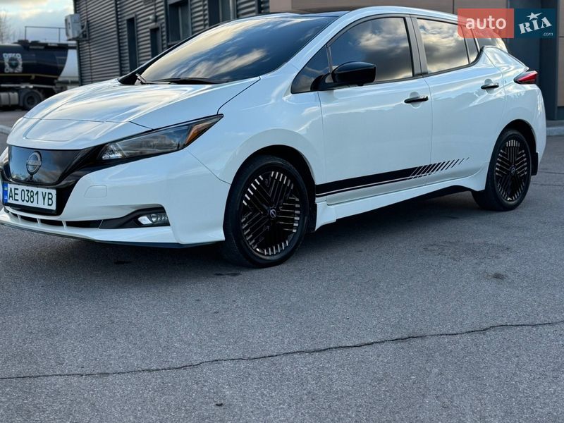 Хэтчбек Nissan Leaf 2023 в Днепре