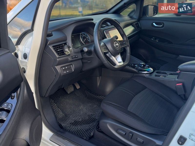 Хэтчбек Nissan Leaf 2023 в Днепре