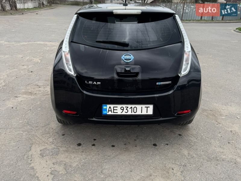Лифтбек Nissan Leaf 2015 в Днепре