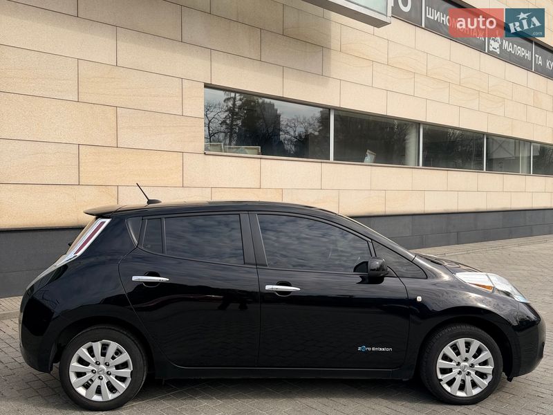 Хэтчбек Nissan Leaf 2015 в Киеве