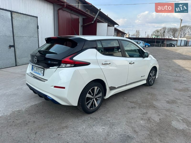 Хэтчбек Nissan Leaf 2018 в Сокале