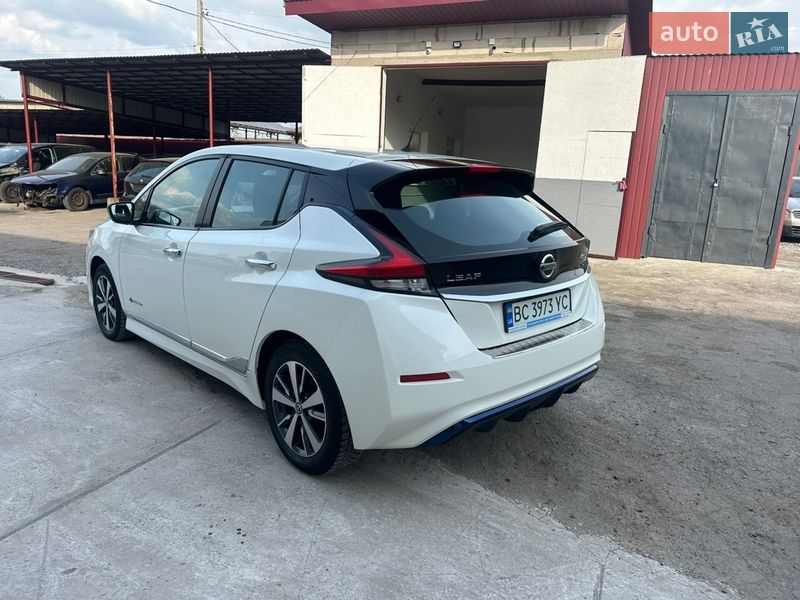 Хэтчбек Nissan Leaf 2018 в Сокале