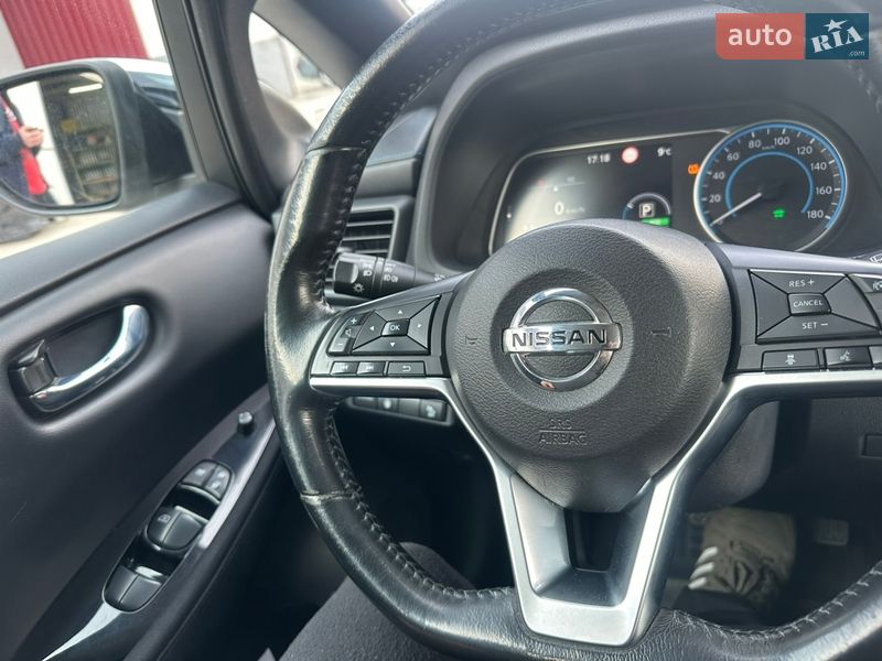 Хэтчбек Nissan Leaf 2018 в Сокале