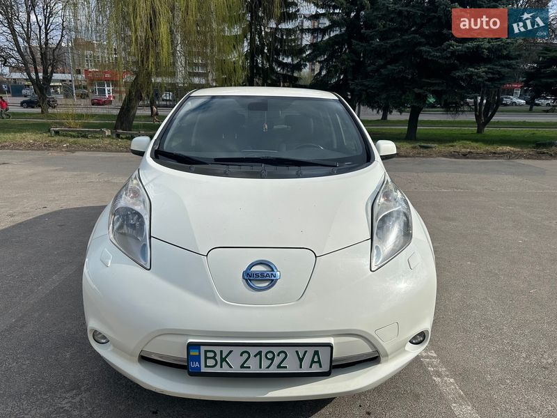 Хэтчбек Nissan Leaf 2014 в Ровно