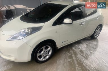 Хэтчбек Nissan Leaf 2012 в Стебнику