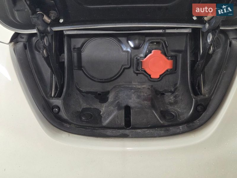 Хетчбек Nissan Leaf 2016 в Дніпрі фото 19 Хетчбек Nissan Leaf 2016 в Дніпрі