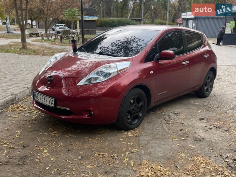 Хэтчбек Nissan Leaf 2012 в Днепре