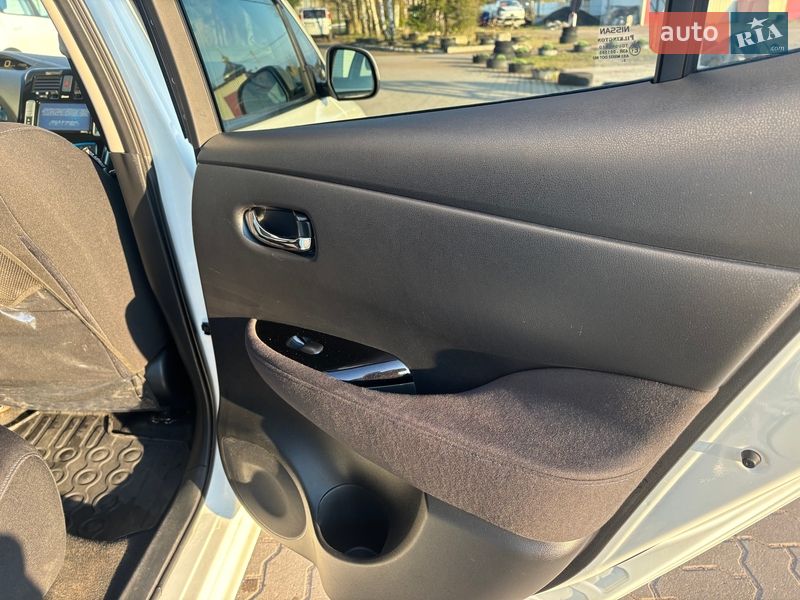 Хэтчбек Nissan Leaf 2014 в Нововолынске