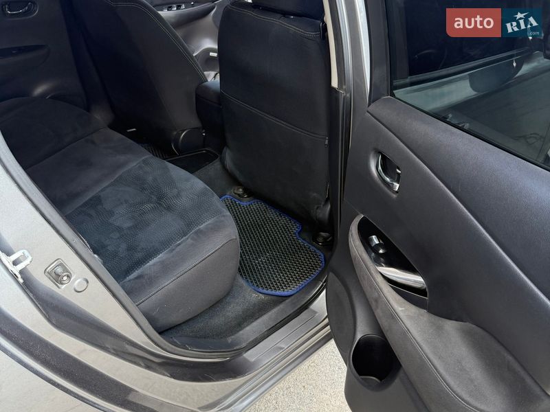 Хэтчбек Nissan Leaf 2016 в Киеве