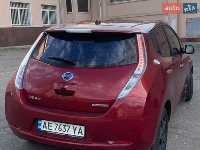 Хэтчбек Nissan Leaf 2012 в Днепре