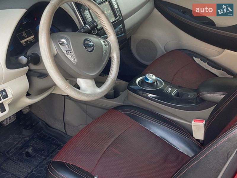 Хэтчбек Nissan Leaf 2012 в Днепре