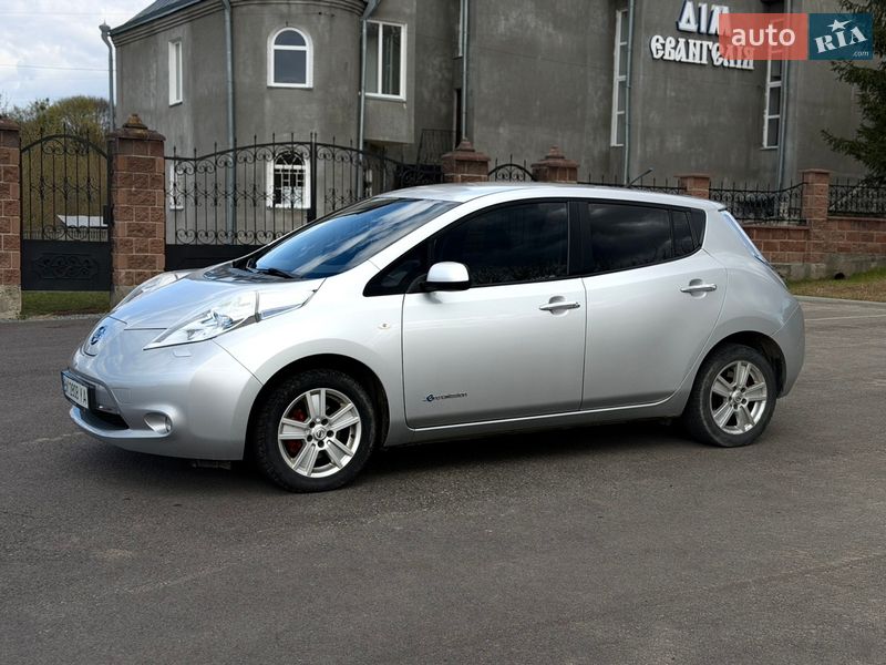 Хэтчбек Nissan Leaf 2012 в Ровно