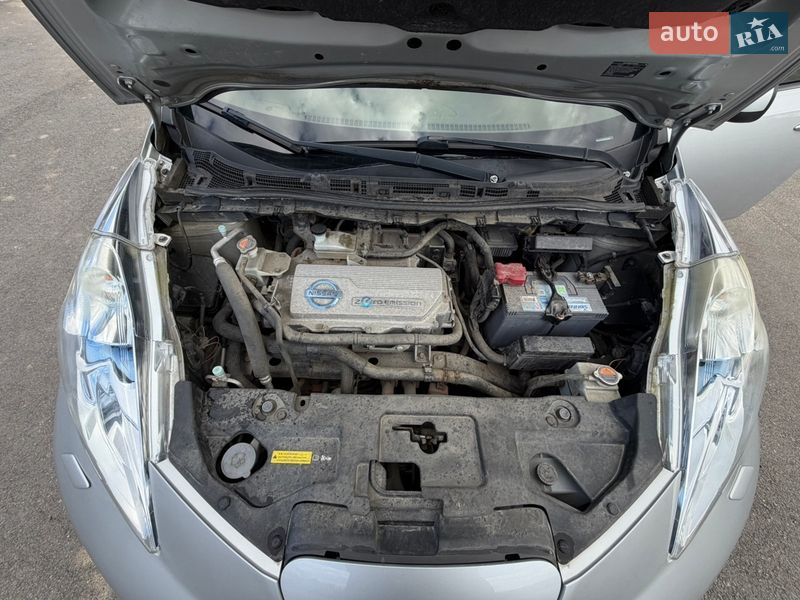 Хэтчбек Nissan Leaf 2012 в Ровно