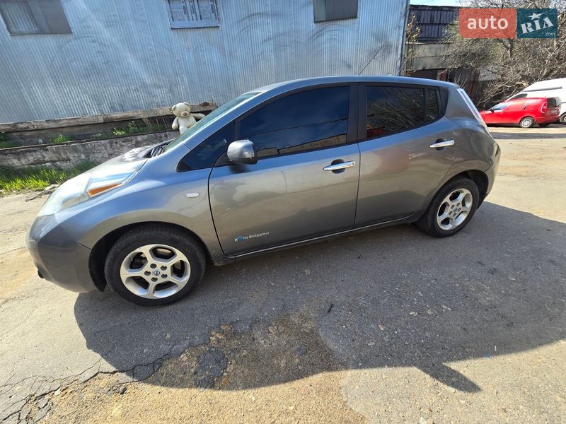 Хэтчбек Nissan Leaf 2015 в Одессе