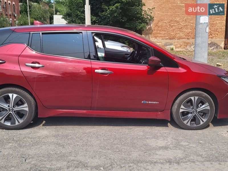 Хэтчбек Nissan Leaf 2019 в Днепре