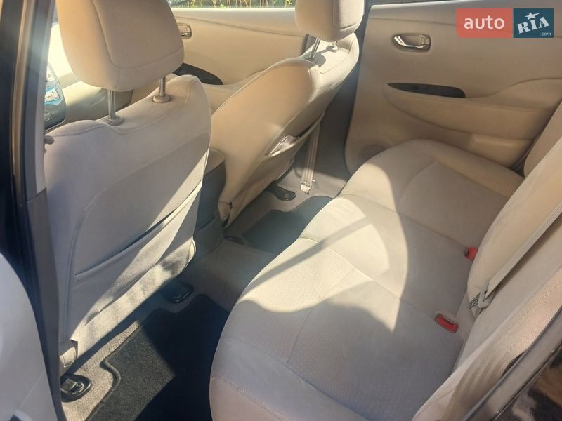 Хэтчбек Nissan Leaf 2012 в Ровно