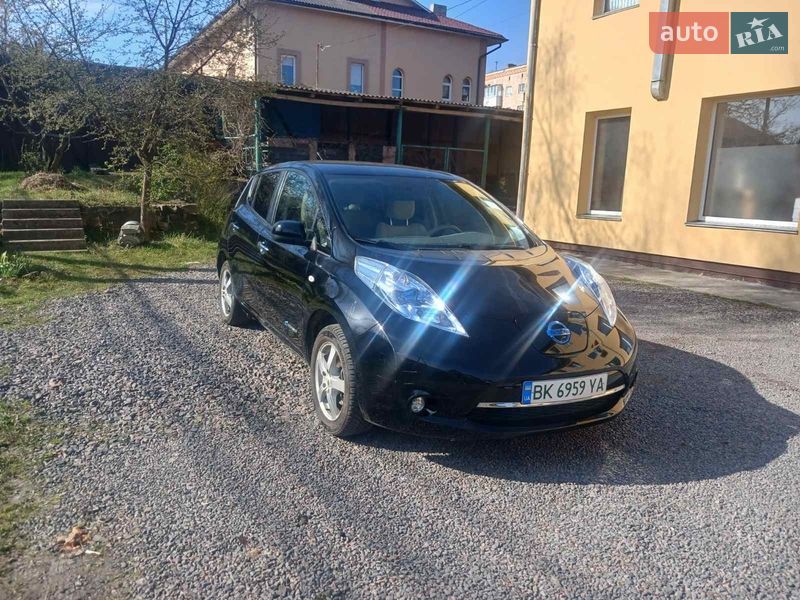Хэтчбек Nissan Leaf 2012 в Ровно